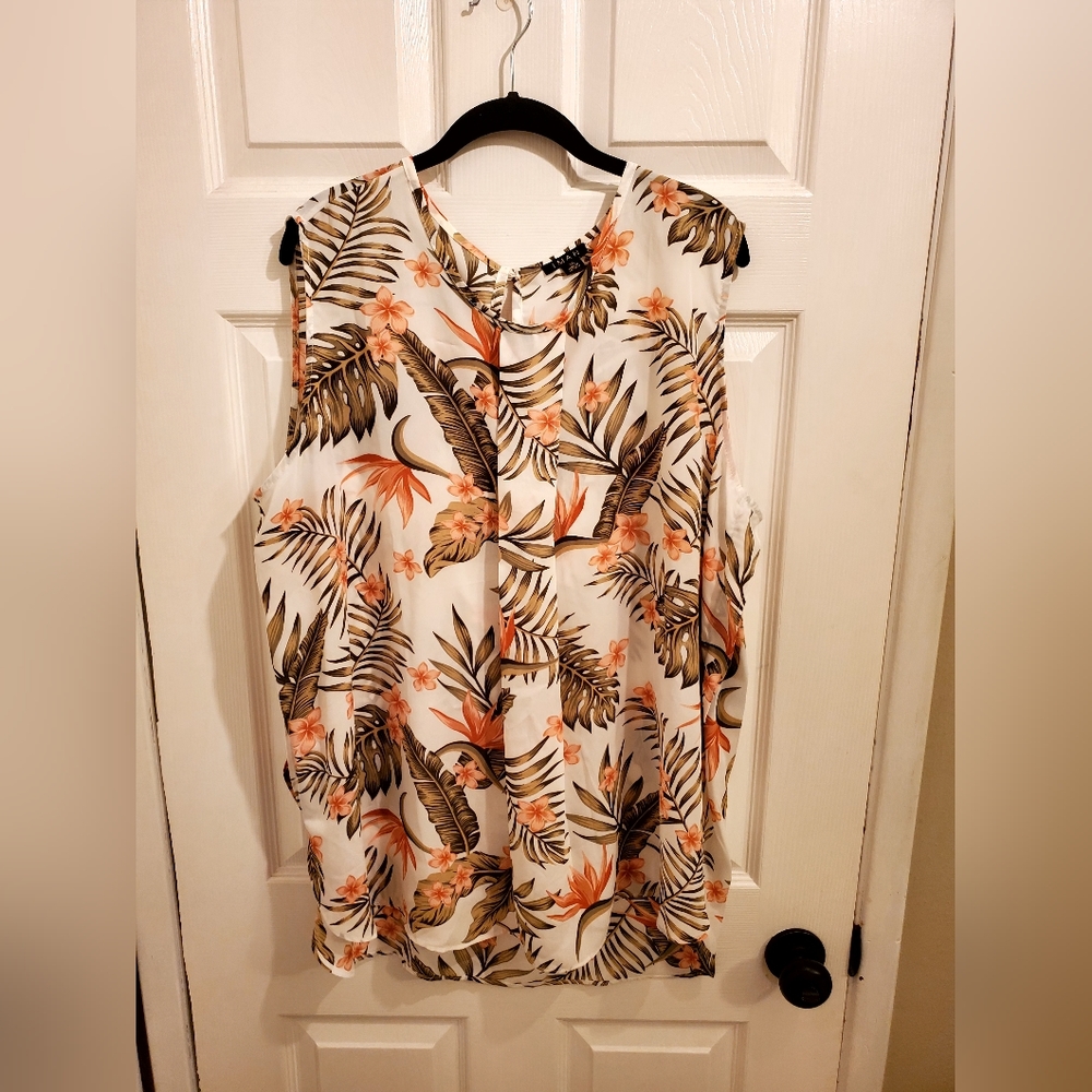 Womens sleeveless IMAN blouse. Like new. Size 2X.